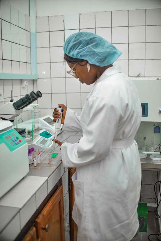 Technicienne analyse